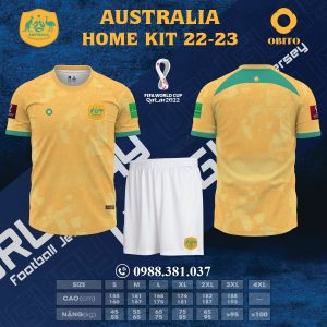 Áo Bóng Đá Đội Tuyển Úc Sân Nhà World Cup 2022-2023 Màu Vàng. Với bản thiết kế áo đội tuyển lần này, chúng ta sẽ thấy sự xuất hiện của màu vàng làm gam màu chính cho bộ áo đấu. Màu sắc này đã được áp dụng cho toàn mặt trước và mặt sau áo đấu. Còn chiếc quần short đi kèm sẽ là màu trắng sang trọng và lịch lãm. 