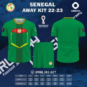 Áo Đấu Đội Tuyển Senegal Sân Khách World Cup 2022-2023 Màu Xanh Mới Nhất. Mẫu áo được sử dụng gam màu khá lạ, đó là gam màu xanh két. Một gam màu nổi bật và ấn tượng hơn bao giờ hết. Bởi, nó mang đến sự tươi tắn và tràn đầy sức sống. Điểm nhấn nổi bật của chiếc áo đấu chính là khoảng ô có khung màu vàng được đặt chính giữa trước thân áo.
