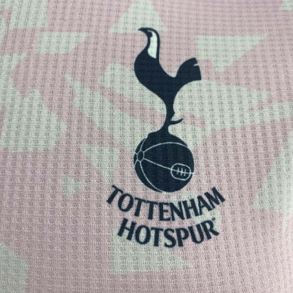 Cận cảnh mẫu logo áo CLB Tottenham tại Obito